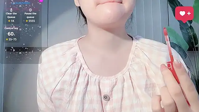 LINNIE05 online show from November 29, 2025, 8:36 am