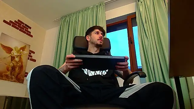 JonahShaw online show from September 30, 2025, 4:29 am