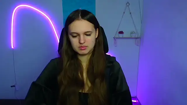 Aurora White online show from November 23, 2025, 6:56 am