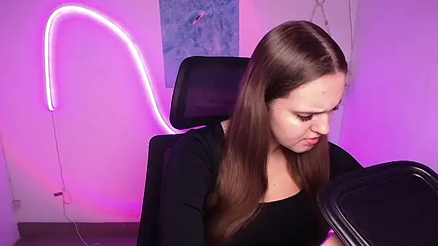 Aurora White online show from October 30, 2025, 12:14 pm