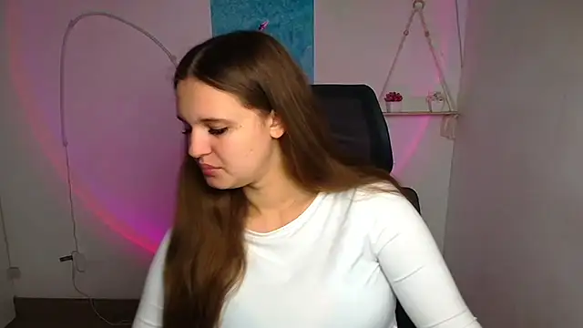 Aurora White online show from October 28, 2025, 6:45 am