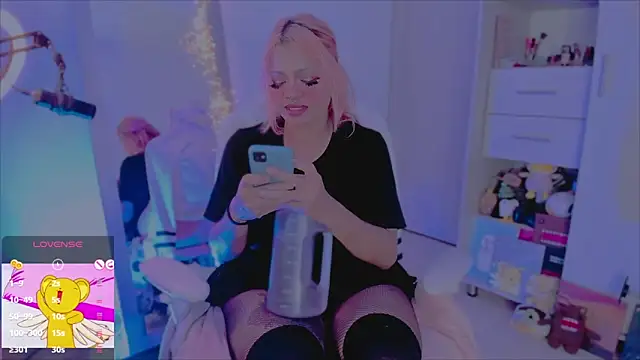 amywilld online show from March 16, 2026, 5:37 am