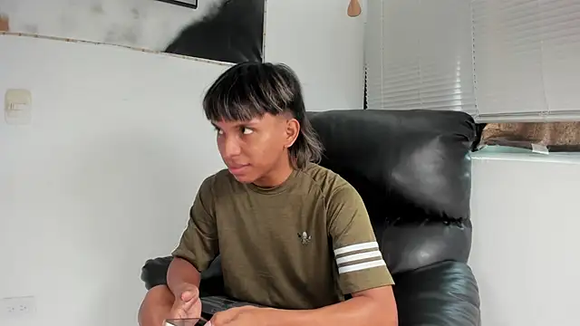 tyler twink boy online show from January 13, 2026, 2:21 pm