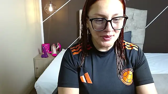 Snapshot of ScarletHott_ chatting on September 9, 2025, 11:41 am ScarletHott online show from September 9, 2025, 11:41 am