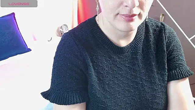 ScarletHott  online show from October 13, 2025, 12:07 pm