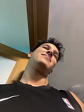 Leo Savage  online show from April 5, 2026, 3:35 am