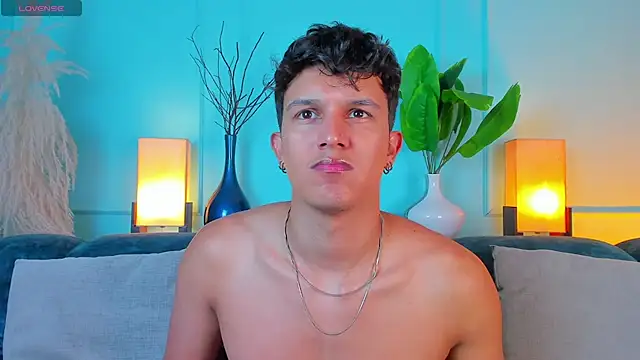 Leo Savage  online show from April 8, 2026, 4:36 am