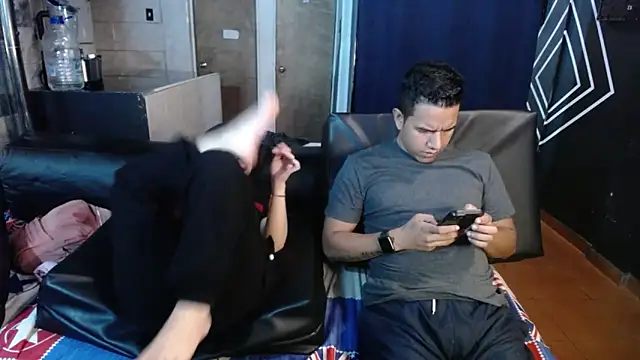 Little Kmi online show from November 21, 2025, 4:39 pm