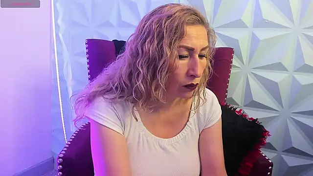 Snapshot of LilyQueen_cg chatting on September 10, 2025, 12:26 pm LilyQueen cg online show from September 10, 2025, 12:26 pm