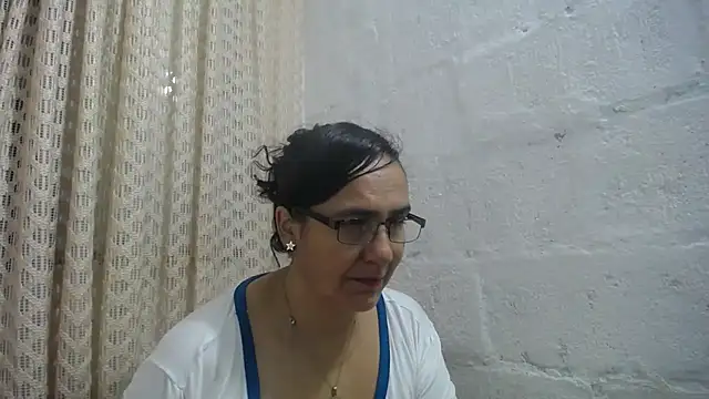 gabbyparker  online show from April 22, 2026, 9:27 am