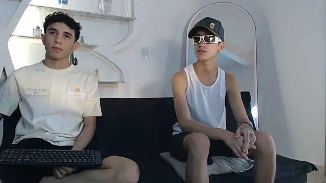 THREE GUYS HOT online show from October 26, 2025, 7:25 pm