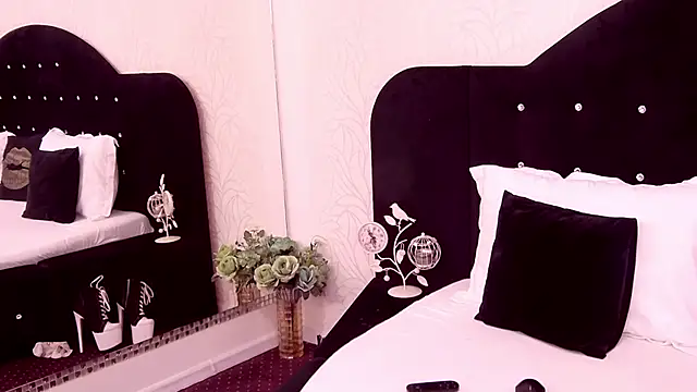 Snapshot of LorenaKartel chatting on November 18, 2025, 3:43 am LorenaKartel online show from November 18, 2025, 3:43 am