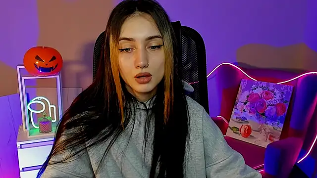 Snapshot of olivianorton chatting on October 27, 2025, 3:35 pm olivianorton online show from October 27, 2025, 3:35 pm