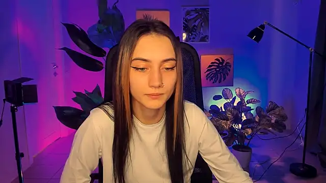 Snapshot of olivianorton chatting on September 18, 2025, 9:34 am olivianorton online show from September 18, 2025, 9:34 am