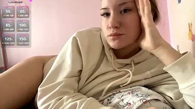 Snapshot of PandaFluff chatting on February 10, 2026, 5:50 am PandaFluff online show from February 10, 2026, 5:50 am