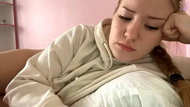 Snapshot of PandaFluff chatting on February 13, 2026, 6:24 am PandaFluff online show from February 13, 2026, 6:24 am