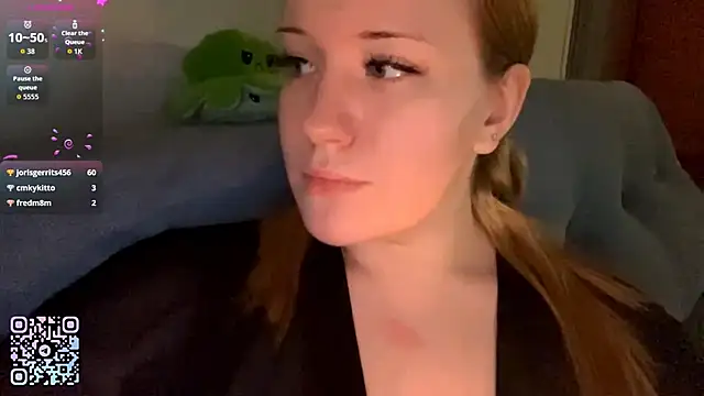 Snapshot of PandaFluff chatting on March 4, 2026, 9:11 pm PandaFluff online show from March 4, 2026, 9:11 pm