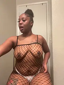 Snapshot of ObsessedWLyla chatting on November 14, 2025, 9:35 am ObsessedWLyla online show from November 14, 2025, 9:35 am