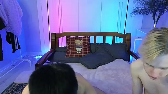 saintlauren1 online show from November 27, 2025, 7:14 pm