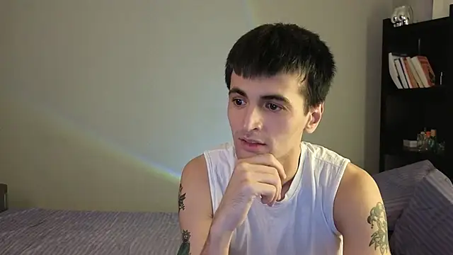 saintlauren1 online show from October 4, 2025, 11:12 am