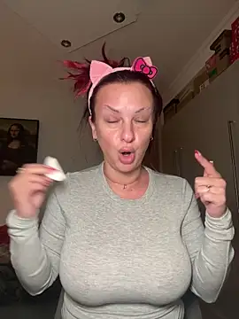 OliviaaFischer online show from December 18, 2025, 12:09 pm