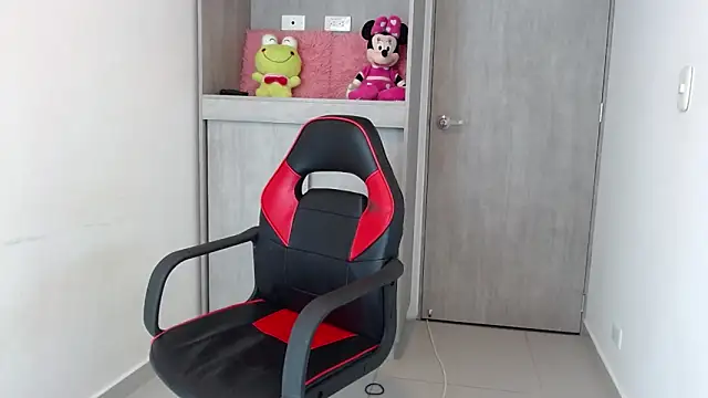 Chanell mina online show from November 8, 2025, 3:43 am