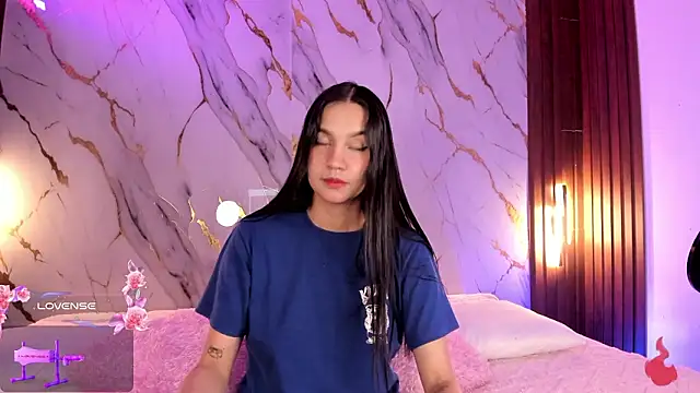 Emmiicute online show from February 19, 2026, 8:28 pm