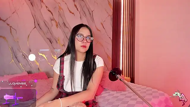 Emmiicute online show from September 21, 2025, 8:25 pm