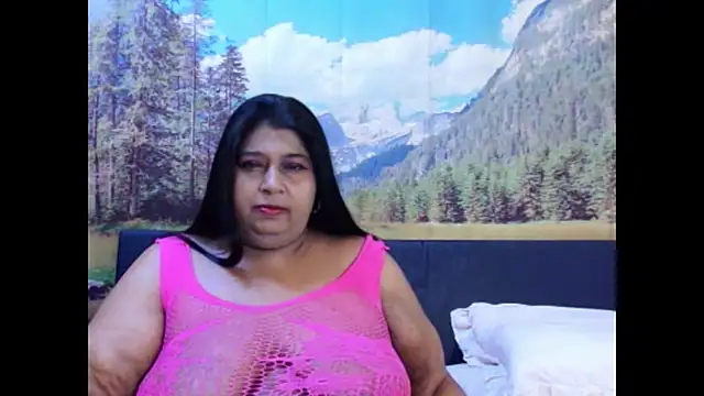 Snapshot of indianhoney694u chatting on November 11, 2025, 5:13 am indianhoney694u online show from November 11, 2025, 5:13 am