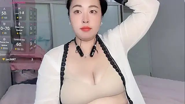 xchenchen online show from October 25, 2025, 3:45 pm