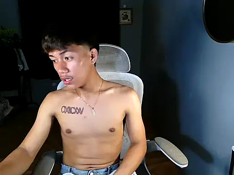 naughtyboyloy 0 online show from April 29, 2026, 2:21 pm