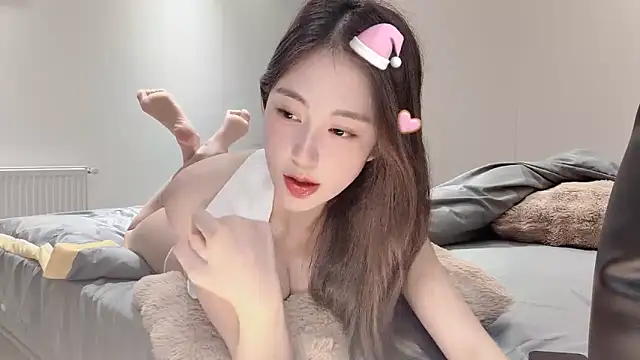 Aquarius-002 online show from October 24, 2025, 1:43 pm