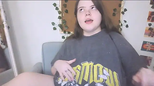 brattyprincessemma online show from September 10, 2025, 7:24 pm