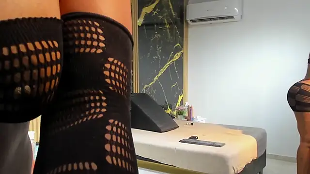 AdrianaVegga online show from September 19, 2025, 7:29 pm