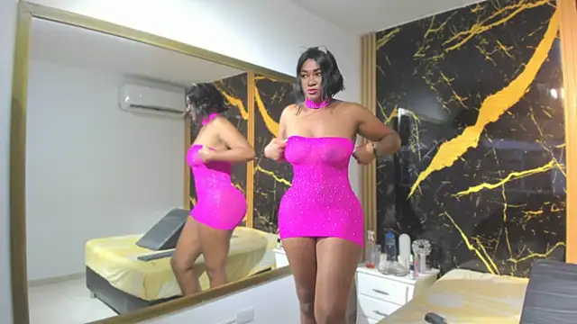 AdrianaVegga online show from September 14, 2025, 12:16 pm