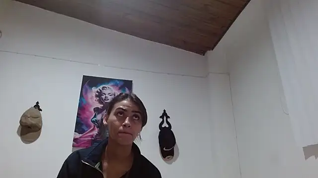 Crystal Star  online show from April 17, 2026, 12:24 am