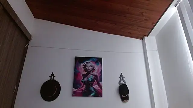 Crystal Star  online show from April 11, 2026, 12:31 pm