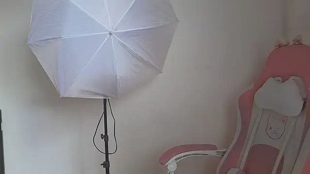 Crystal Star  online show from November 10, 2025, 3:17 pm