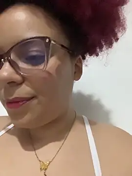 Enyagleam  online show from January 7, 2026, 3:33 am