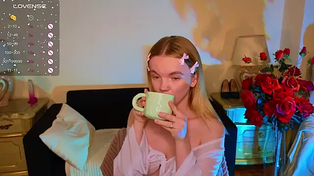 RosesKate online show from November 26, 2025, 11:43 am