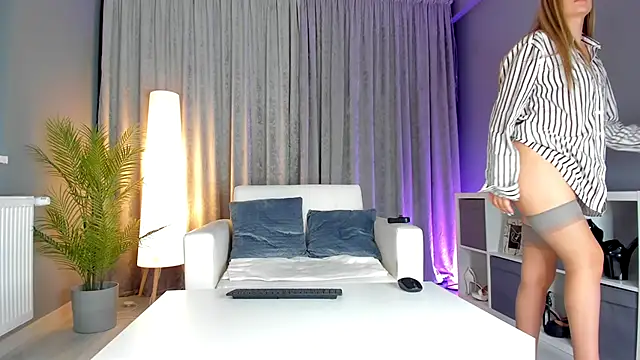 LisaAventi online show from October 11, 2025, 4:13 am