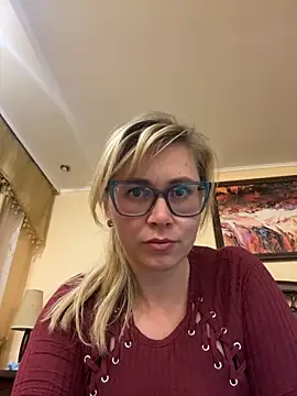 Crystal00Girl online show from October 3, 2025, 9:38 pm