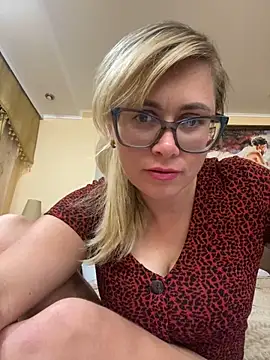 Crystal00Girl online show from September 8, 2025, 9:58 pm