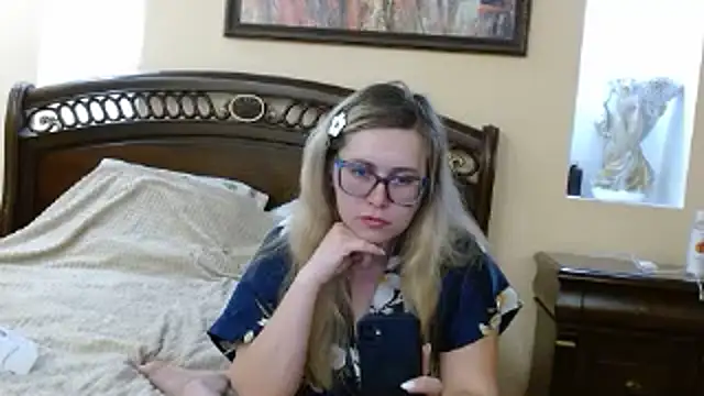 Crystal00Girl online show from November 22, 2025, 4:28 pm