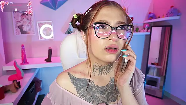 dreamleah  online show from March 26, 2026, 11:13 pm