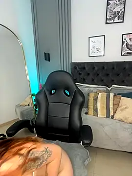 dreamleah  online show from November 20, 2025, 4:57 am