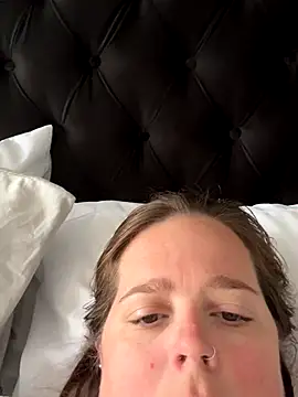 Snapshot of hornykitty1210 chatting on November 6, 2025, 5:17 pm hornykitty1210 online show from November 6, 2025, 5:17 pm