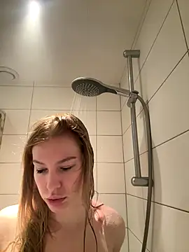 Chloemillerrxx online show from December 22, 2025, 4:07 pm