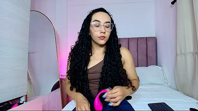 Snapshot of alehia_cute chatting on January 31, 2026, 7:45 pm alehia cute online show from January 31, 2026, 7:45 pm
