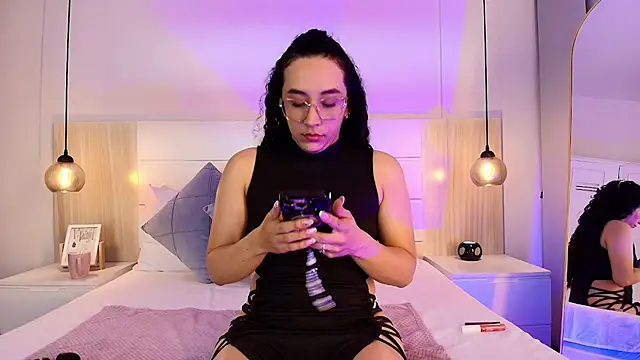 alehia cute online show from September 30, 2025, 10:05 pm